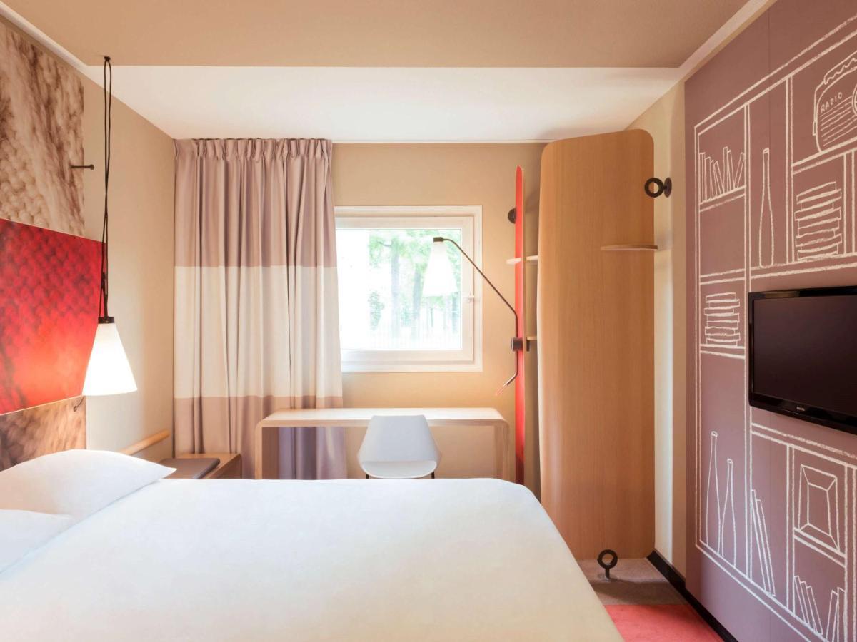 Ibis Guaiba Hotel Exterior photo