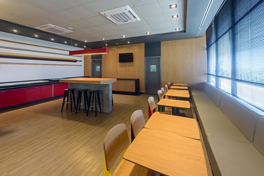 Ibis Guaiba Hotel Exterior photo