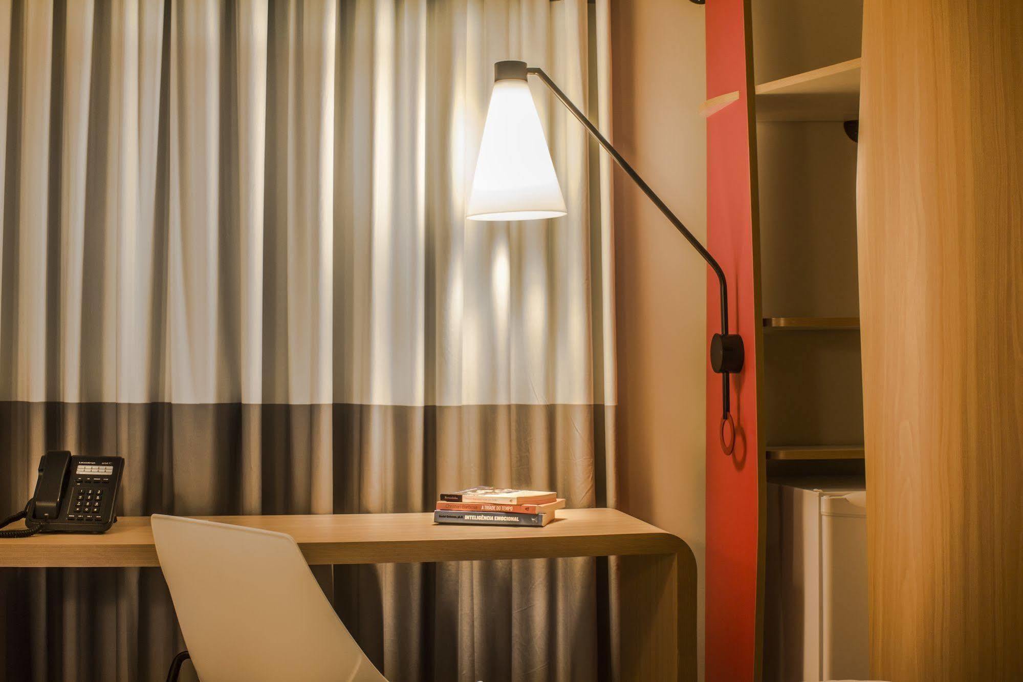 Ibis Guaiba Hotel Exterior photo